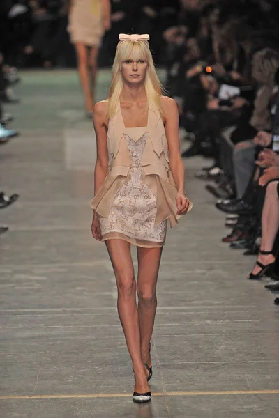 Look 13